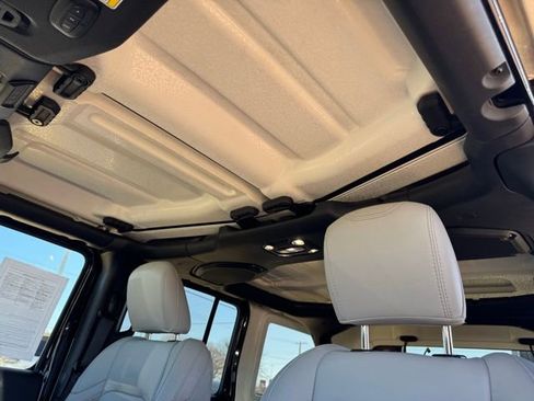 Used 2021 Jeep Wrangler Unlimited Sahara image 13