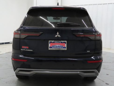 New 2026 Mitsubishi Outlander SE FWD image 4