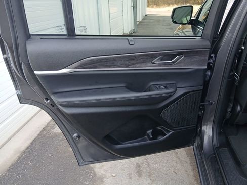 Used 2024 Jeep Grand Cherokee L Limited w/ Luxury Tech Group II image 35