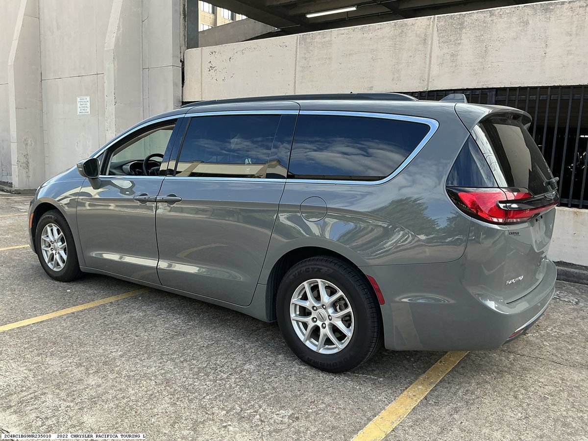 Used 2022 Chrysler Pacifica Touring-L FWD image 5