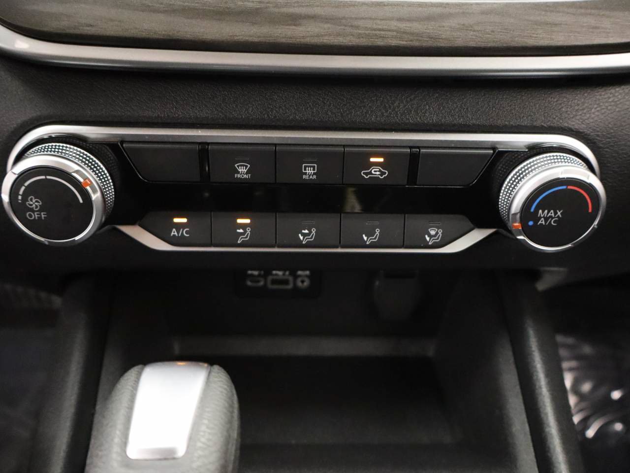 Used 2025 Nissan Altima 2.5 SV FWD image 11