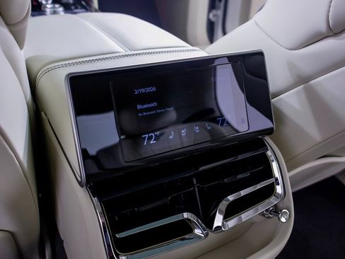 Used 2024 Bentley Flying Spur V8 image 20