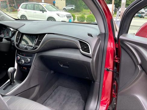 Used 2018 Chevrolet Trax LT w/ LT Convenience Package AWD/4WD image 13