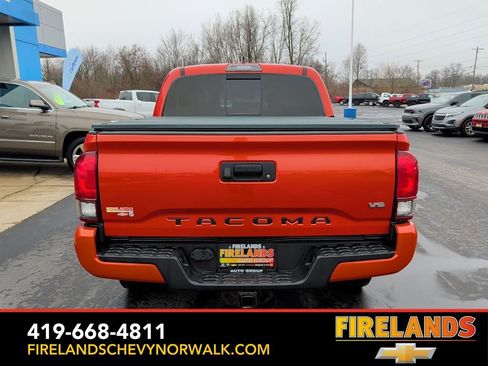 Used 2018 Toyota Tacoma TRD Sport image 6