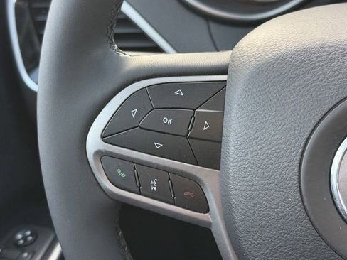 Certified 2022 Jeep Cherokee Limited image 12