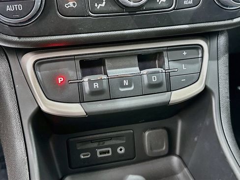 Used 2024 GMC Terrain Denali w/ Denali Premium Package AWD/4WD image 16