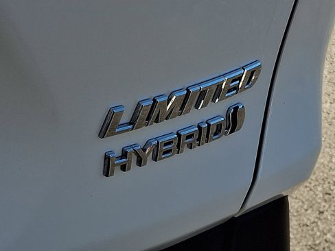 Used 2020 Toyota RAV4 Limited image 32