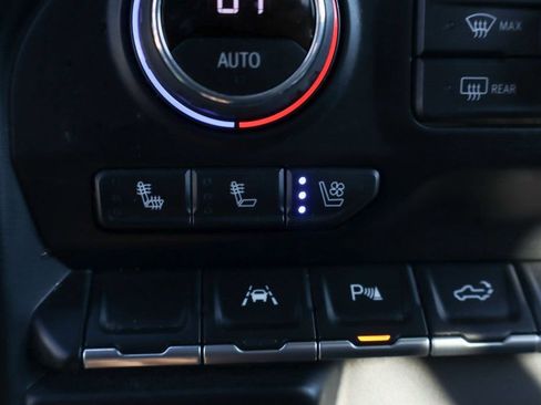 Used 2022 Chevrolet Silverado 1500 High Country w/ Technology Package AWD/4WD image 39