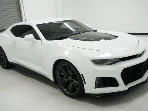 Used 2017 Chevrolet Camaro ZL1 RWD image 3