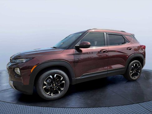 Used 2022 Chevrolet TrailBlazer LT FWD image 2