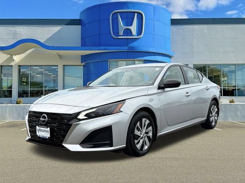 Used 2024 Nissan Altima 2.5 S FWD image 5