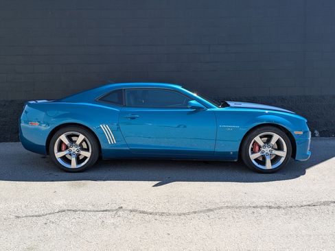 Used 2010 Chevrolet Camaro SS w/ White Stripe Package RWD image 4
