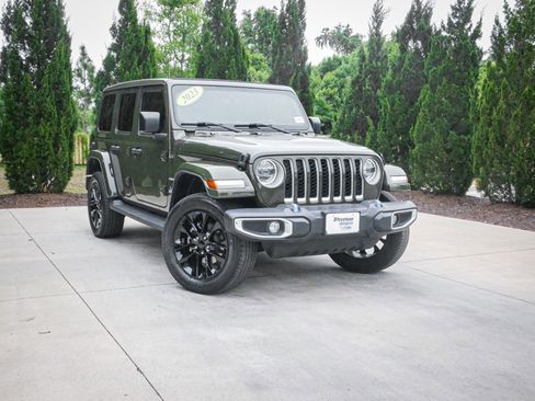 Used 2022 Jeep Wrangler Unlimited Sahara w/ Cold Weather Group AWD/4WD image 2