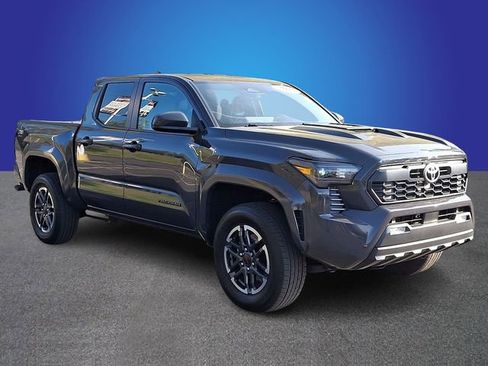 Used 2025 Toyota Tacoma TRD Sport image 3