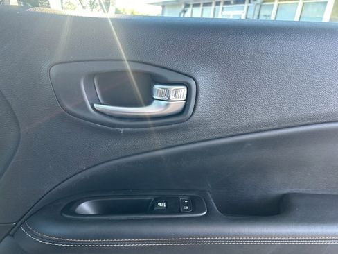Used 2018 Jeep Compass Latitude w/ Popular Equipment Group image 43