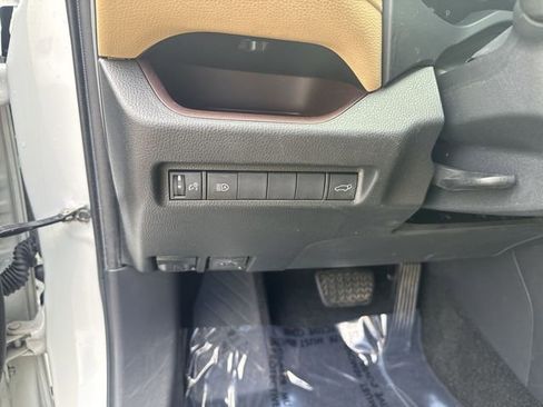 Used 2020 Toyota RAV4 Limited AWD/4WD image 25