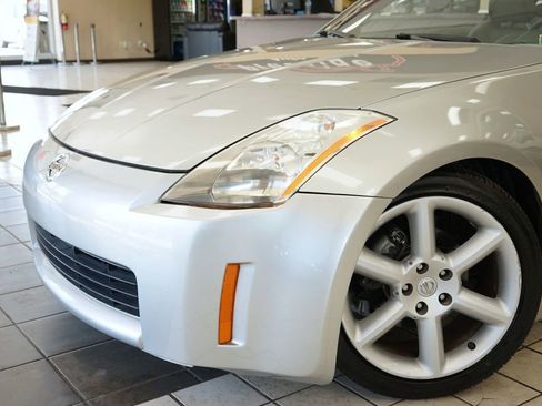 Used 2004 Nissan 350Z Touring RWD image 21