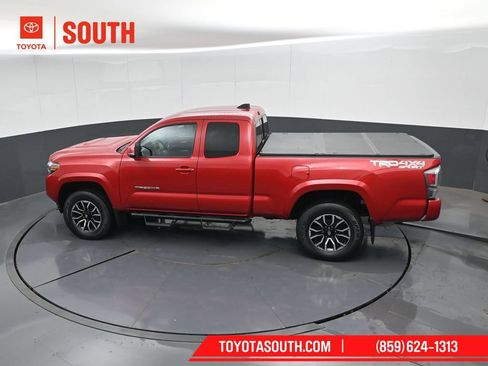 Used 2022 Toyota Tacoma TRD Sport AWD/4WD image 47