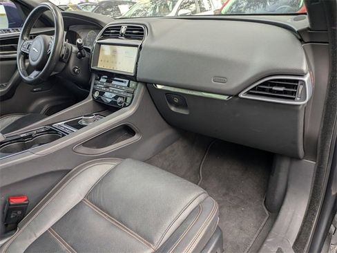 Used 2017 Jaguar F-PACE Prestige image 29