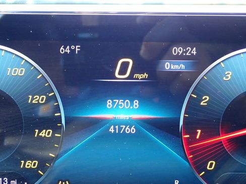 Used 2022 Mercedes-Benz GLB 250 4MATIC image 24