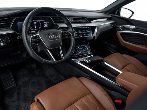 Used 2022 Audi e-tron Chronos image 8