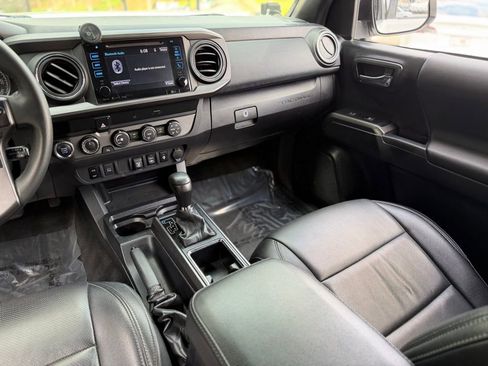 Used 2019 Toyota Tacoma TRD Off-Road image 40