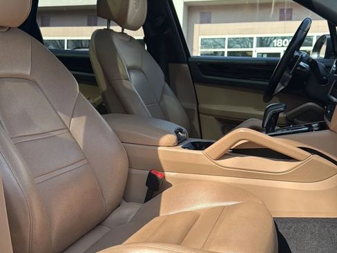 Used 2020 Porsche Cayenne image 21