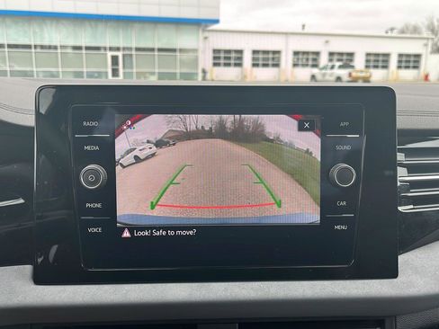 Used 2025 Volkswagen Jetta SE FWD image 18