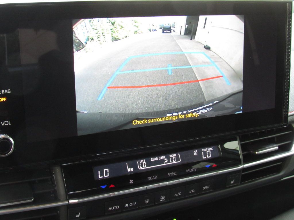 Used 2025 Toyota Sienna XSE AWD/4WD image 38