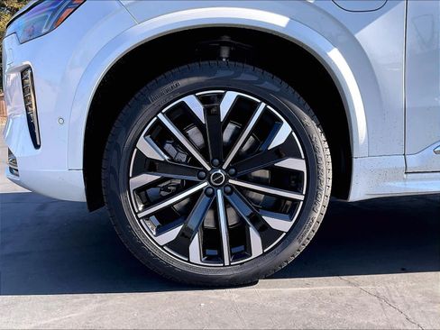 New 2026 Volvo XC90 T8 Plus w/ Protection Package AWD/4WD image 14