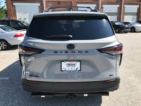 Certified 2025 Toyota Sienna XLE Woodland Edition AWD/4WD image 7
