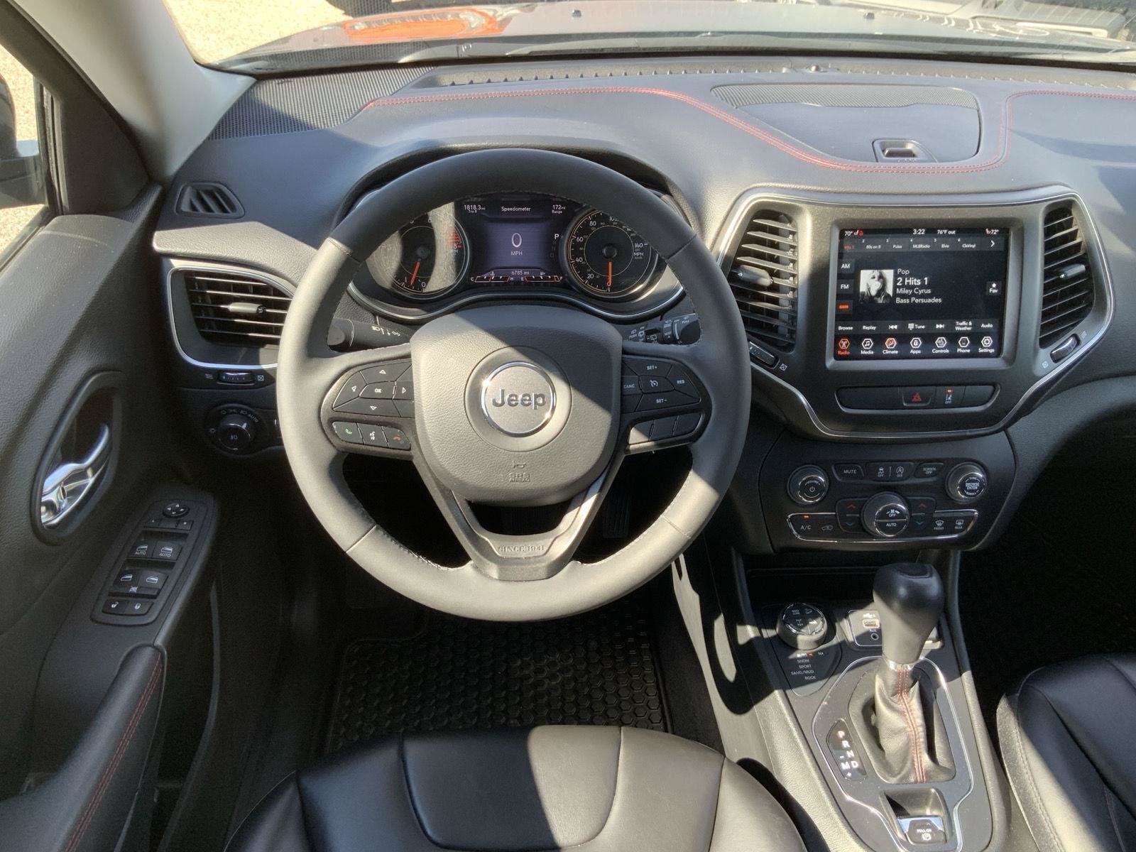 Used 2022 Jeep Cherokee Trailhawk AWD/4WD image 23
