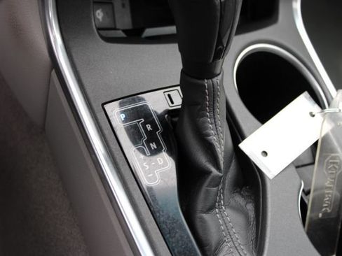 Used 2015 Toyota Camry XLE w/ Moonroof Package image 16