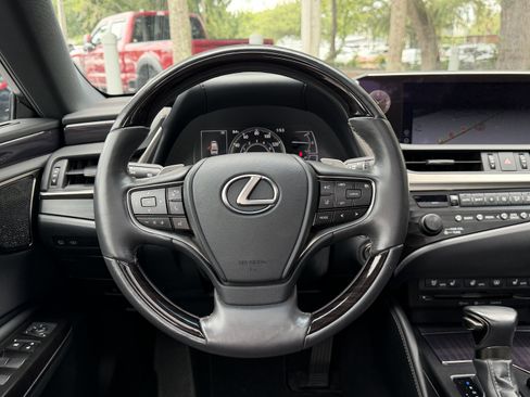 Used 2019 Lexus ES 350 Ultra Luxury w/ Accessory Package 2 FWD image 33