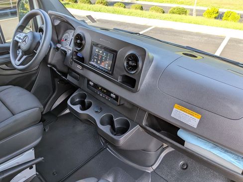 Used 2022 Mercedes-Benz Sprinter 2500 image 33
