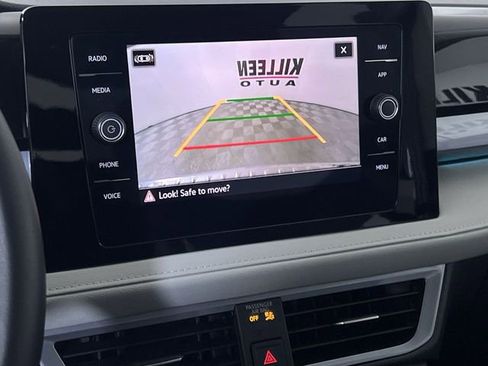 Used 2025 Volkswagen Taos SEL image 17