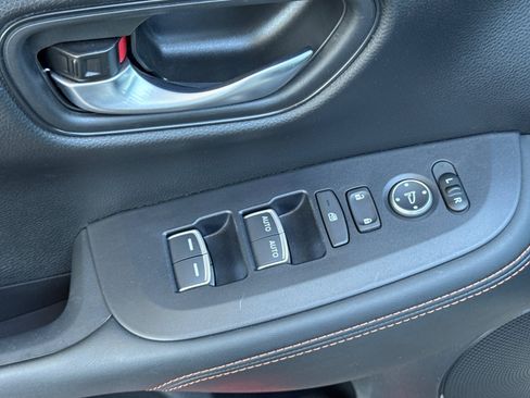 Used 2025 Honda HR-V Sport image 14