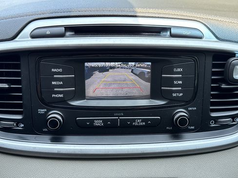 Used 2017 Kia Sorento LX image 17