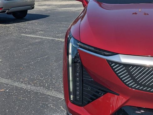 New 2025 Cadillac Optiq Luxury 2 image 10