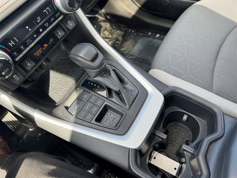Used 2022 Toyota RAV4 XLE w/ Convenience Package image 22