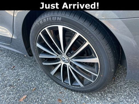 Used 2016 Volkswagen Jetta Sport image 6