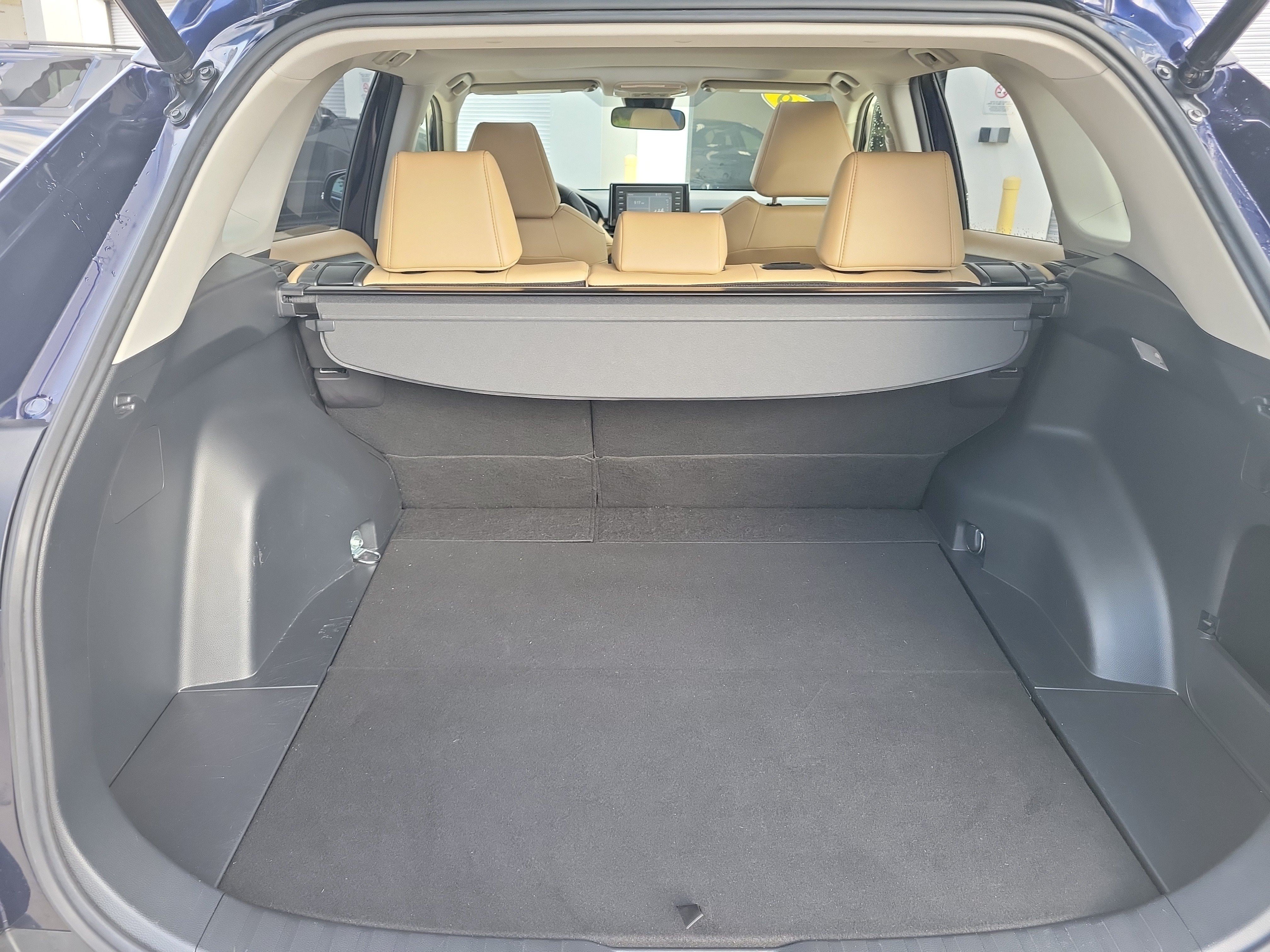 Used 2019 Toyota RAV4 XLE Premium FWD image 11