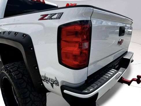 Used 2018 Chevrolet Silverado 1500 LT w/ Texas Edition image 16