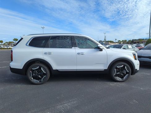 New 2025 Kia Telluride S image 9