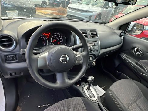 Used 2014 Nissan Versa SV image 24