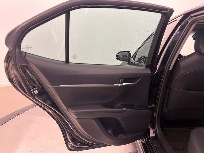 Used 2018 Toyota Camry SE w/ Moonroof Package FWD image 11