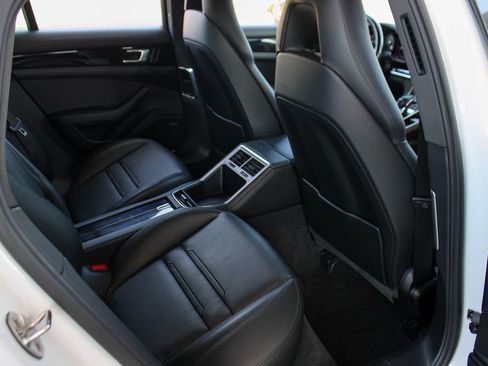 Used 2020 Porsche Panamera image 22