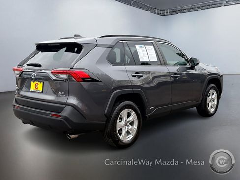 Used 2021 Toyota RAV4 XLE image 4