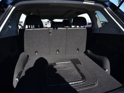 Certified 2022 Volkswagen Tiguan SE image 24