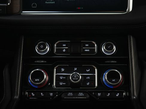 Used 2024 GMC Yukon Denali Ultimate AWD/4WD image 18